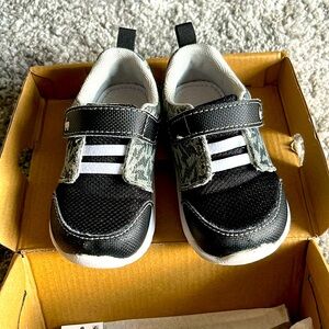 See Kai Run Stryker Lace Sneakers | 7T